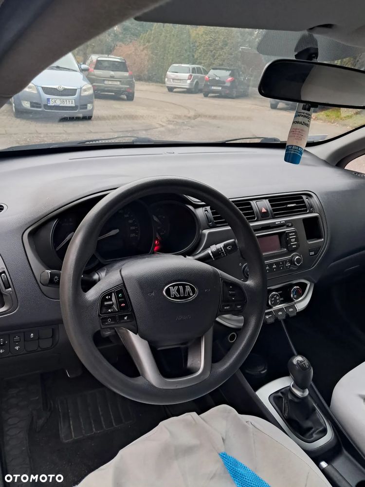 Kia Rio - 8