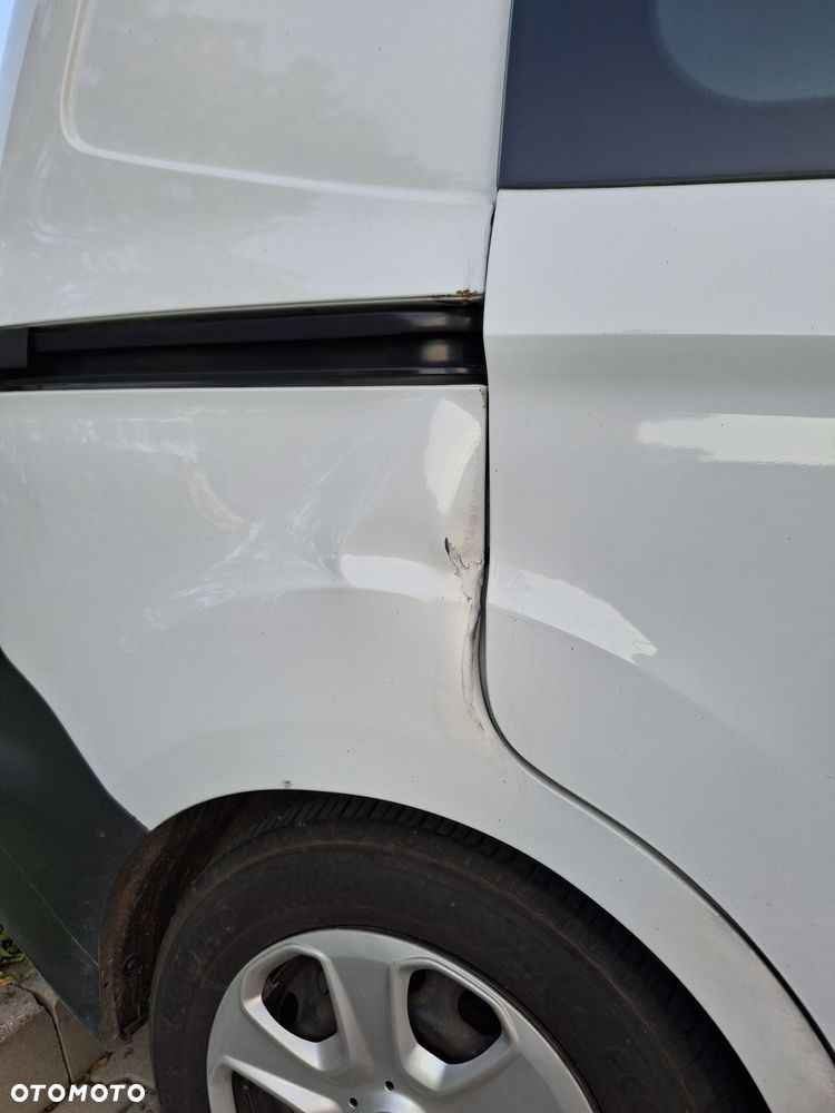 Ford Transit Courier - 19