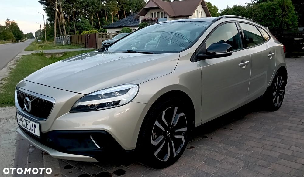 Volvo V40 Cross Country D3 Drive-E SCR Momentum - 11