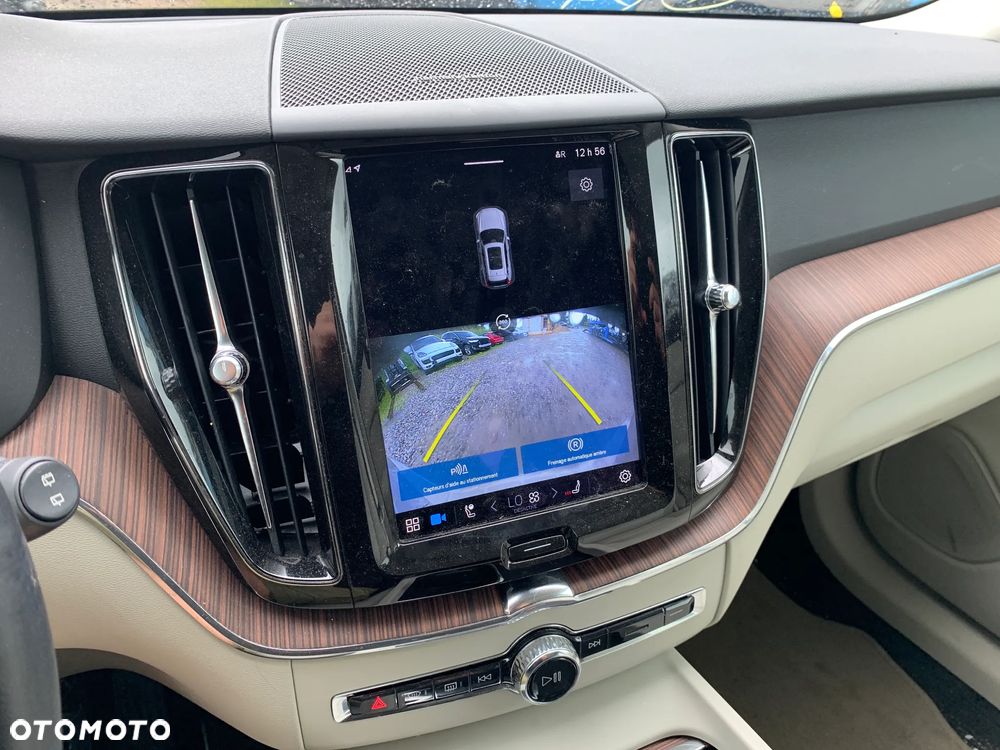 Volvo XC 60 B6 B AWD Momentum - 13