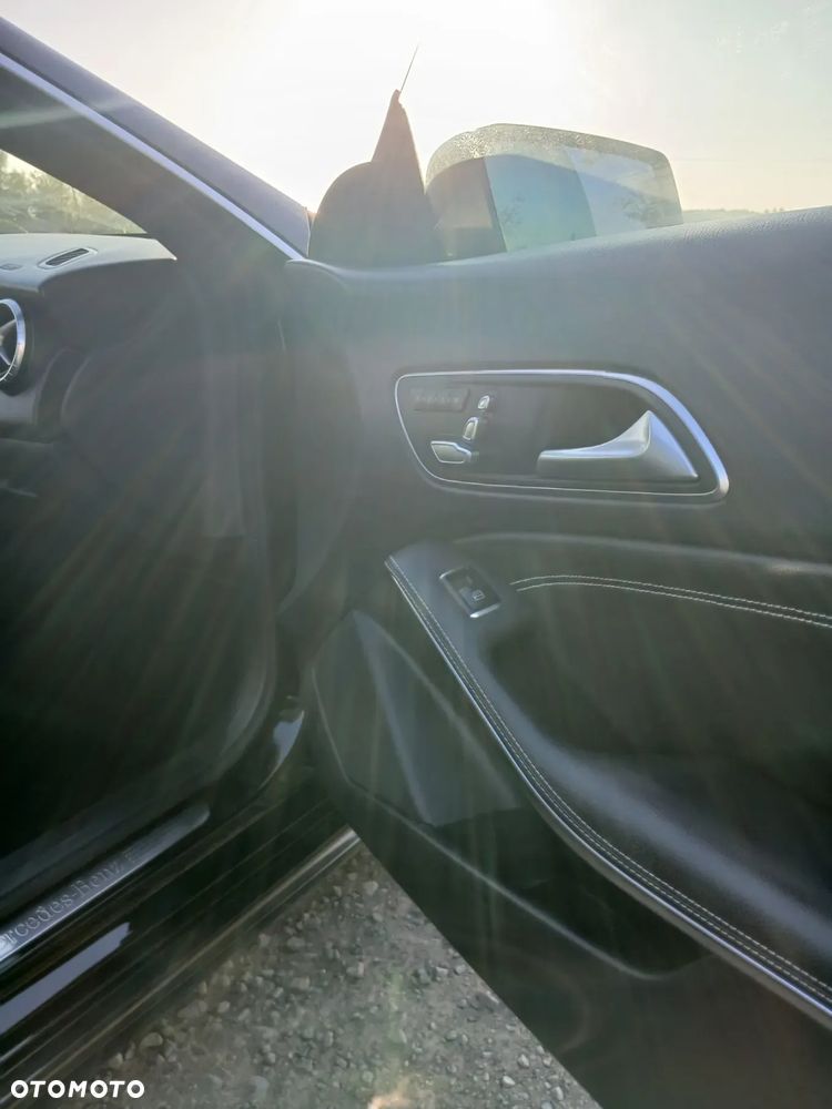 Mercedes-Benz CLA 250 7G-DCT - 32