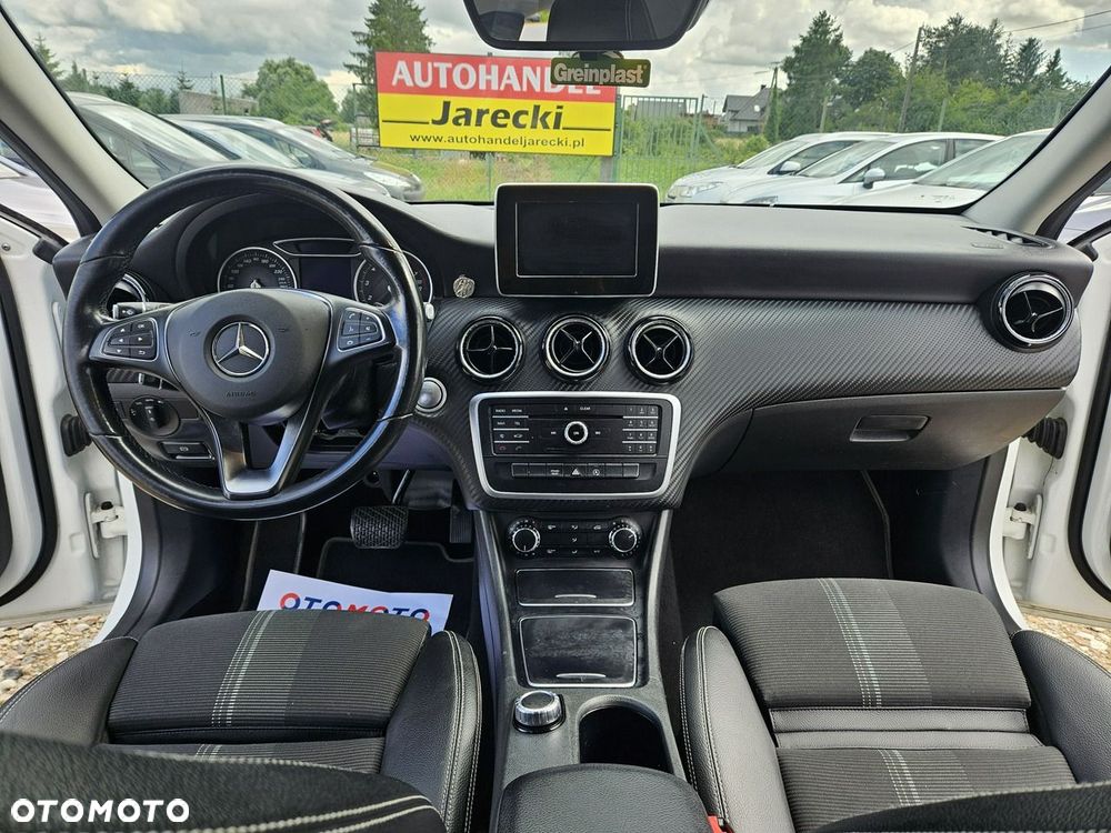 Mercedes-Benz GLA - 12