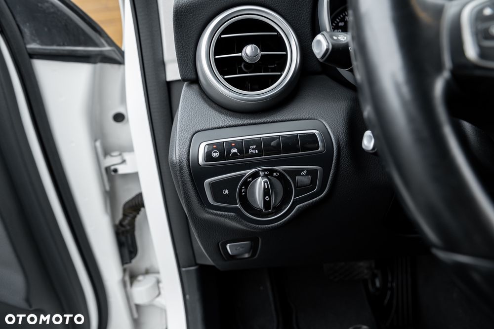 Mercedes-Benz GLC 250 d 4Matic 9G-TRONIC AMG Line - 29