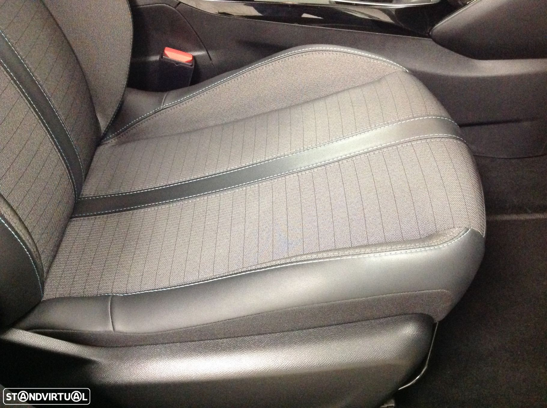 Peugeot 208 1.2 PureTech Allure - 26