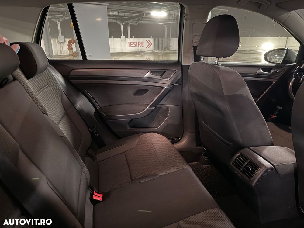 Volkswagen Golf - 10