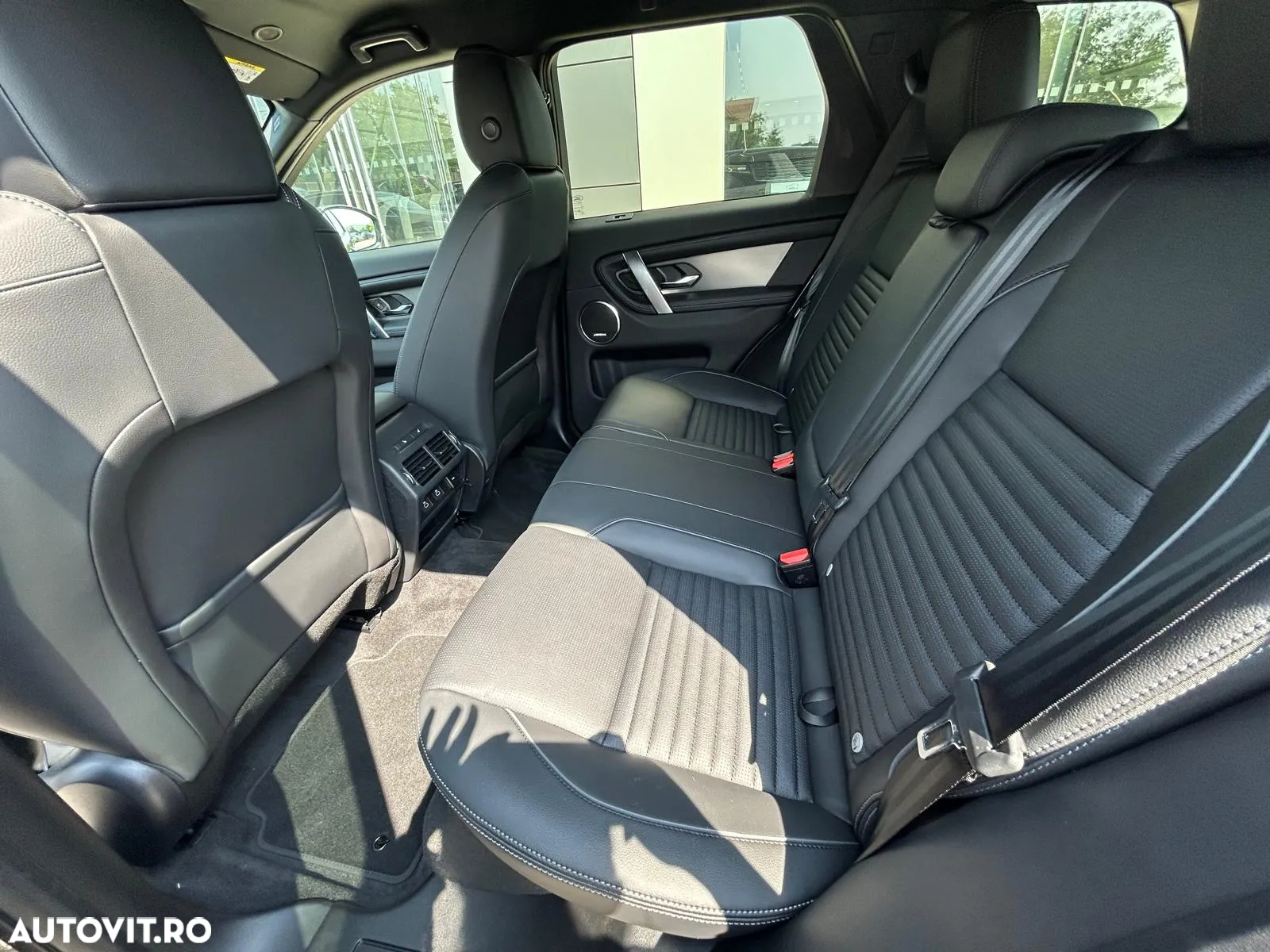 Land Rover Discovery Sport 2.0 D200 R-Dynamic MHEV SE - 13