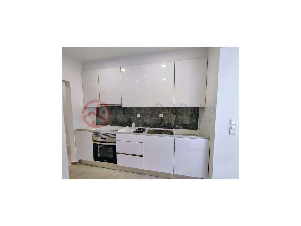 Apartamento T2 totalmente remodelado num Rchão na Graça, Lisboa - Grande imagem: 2/18