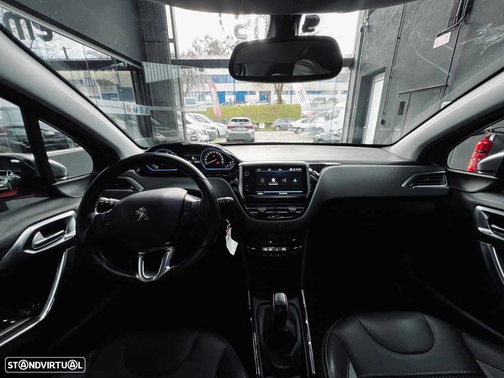 Peugeot 2008 1.2 PureTech Allure - 14