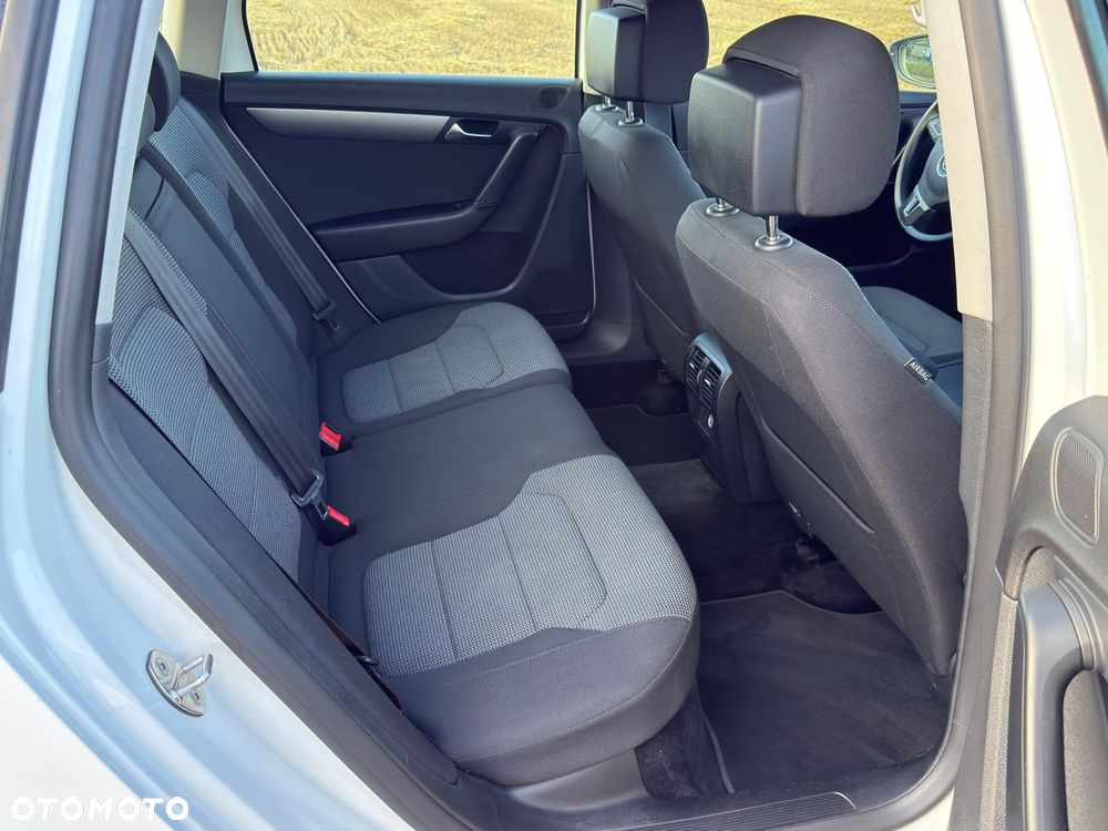 Volkswagen Passat 2.0 TDI BlueMotion Technology Highline - 25