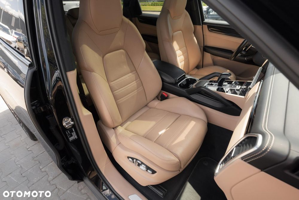 Porsche Cayenne S - 16