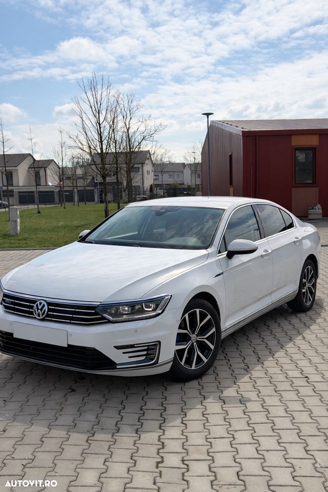 Volkswagen Passat - 2