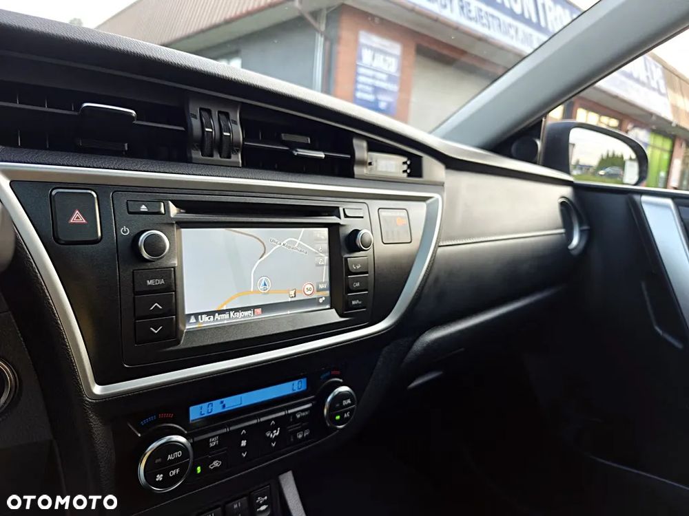 Toyota Auris 1.6 Premium Comfort MS - 26