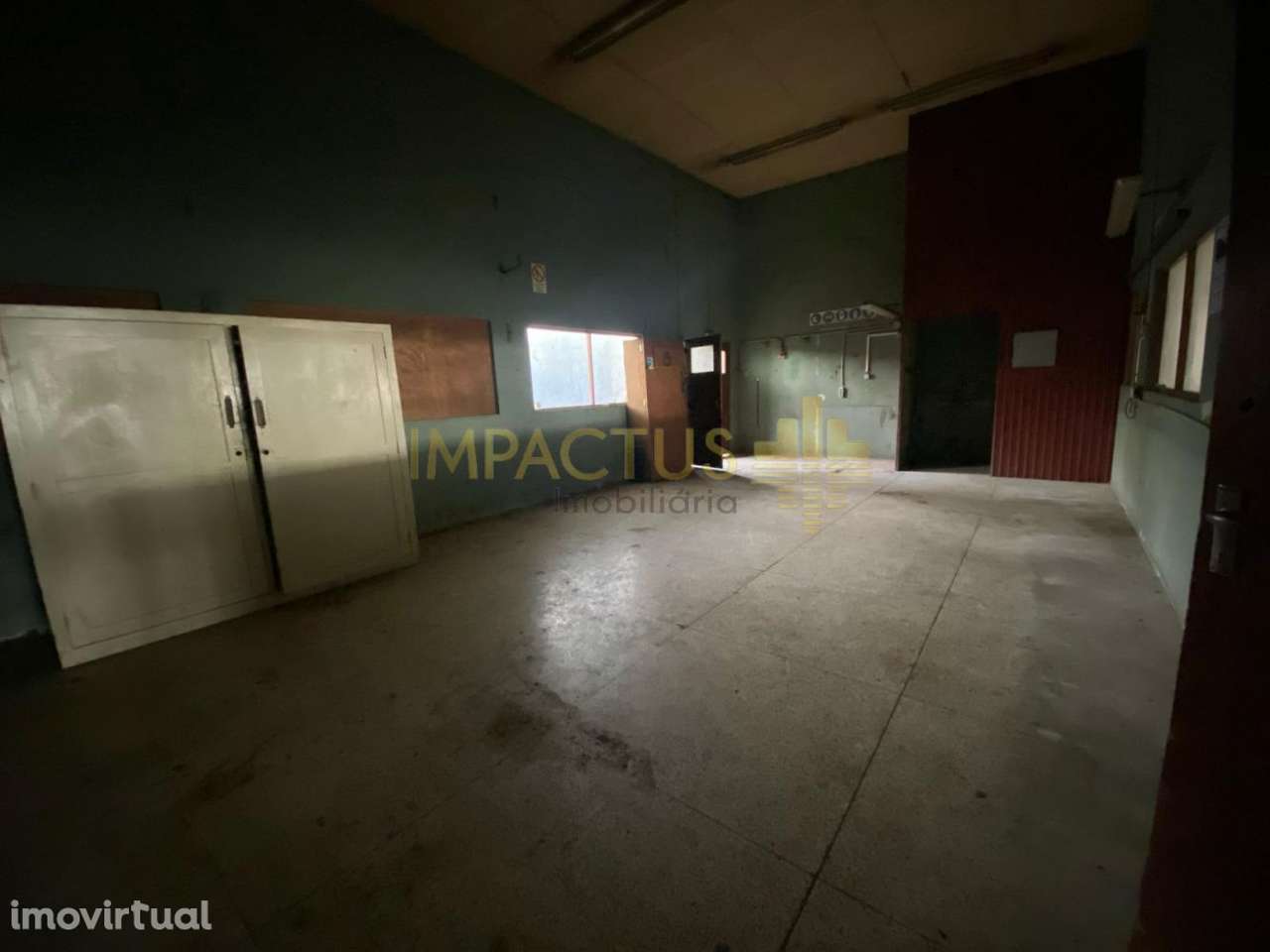 Armazém inserido em Zona Industrial - Grande imagem: 5/36