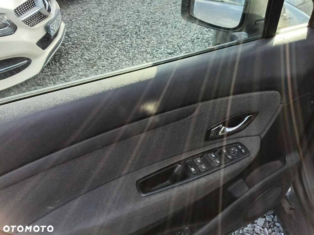 Renault Scenic - 25