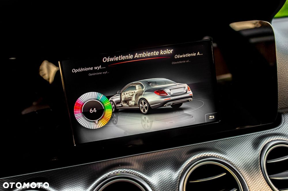 Mercedes-Benz Klasa E 220 d 4-Matic 9G-TRONIC - 34