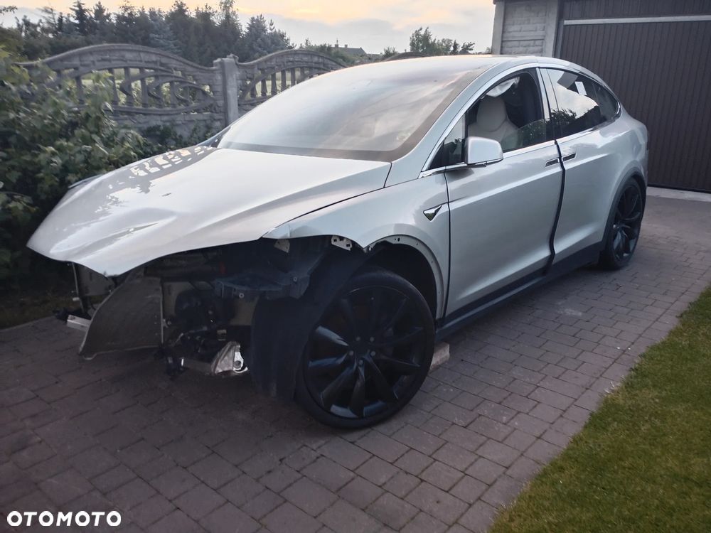 Tesla Model X Long Range Plus - 6