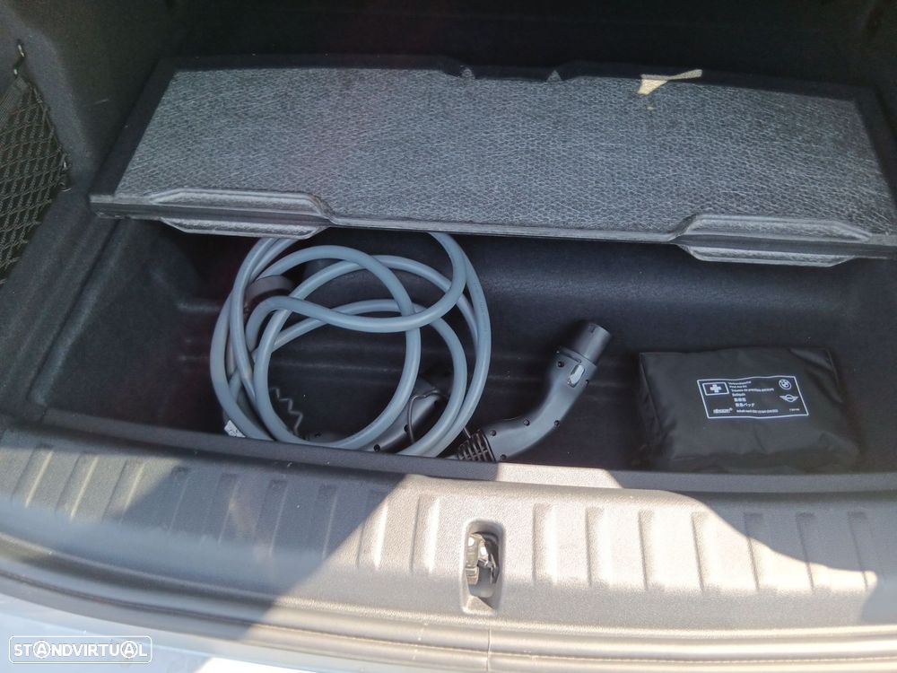 BMW iX1 eDrive20 Pack Desportivo M - 27