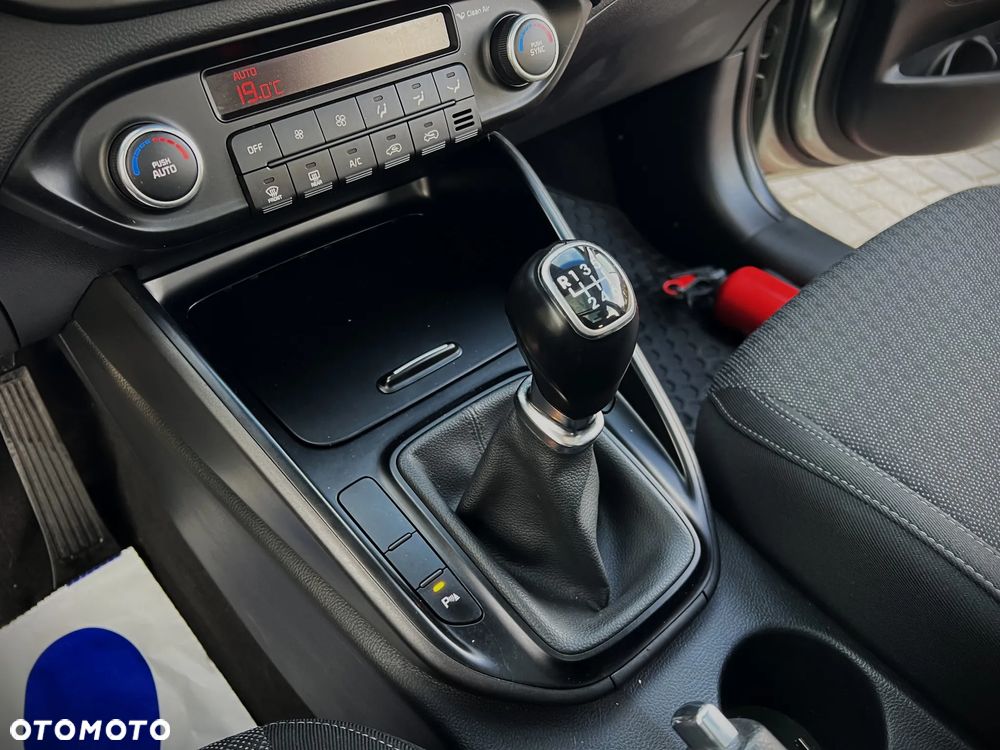 Kia Carens 1.7 CRDi S 7os - 34