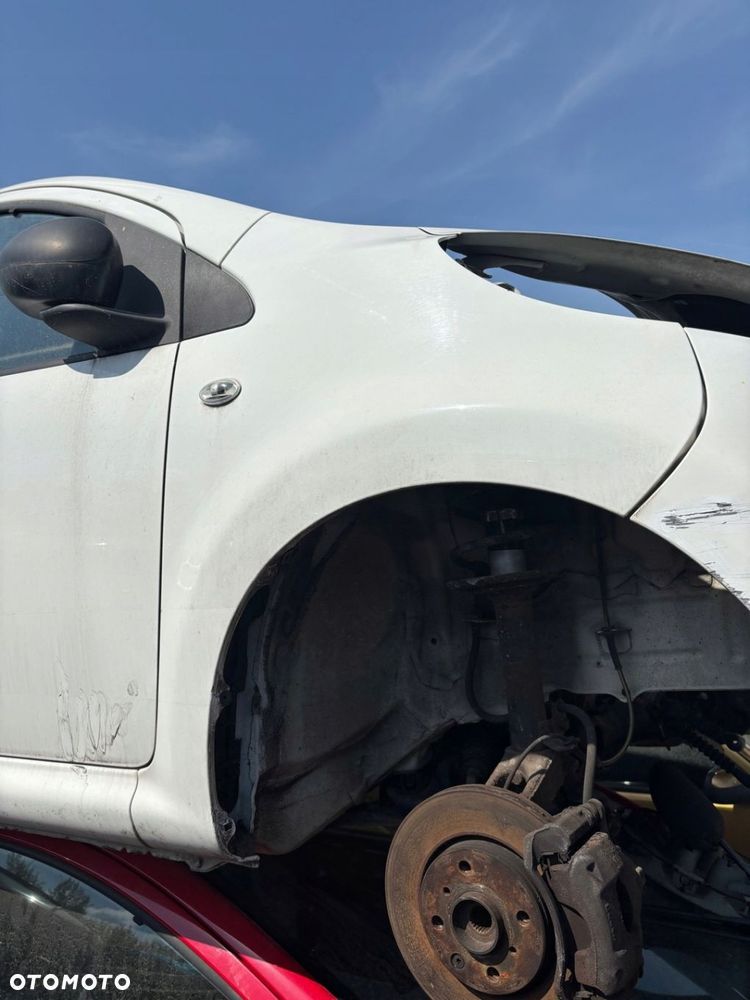 Peugeot 107 LIFT błotnik prawy przód - 1