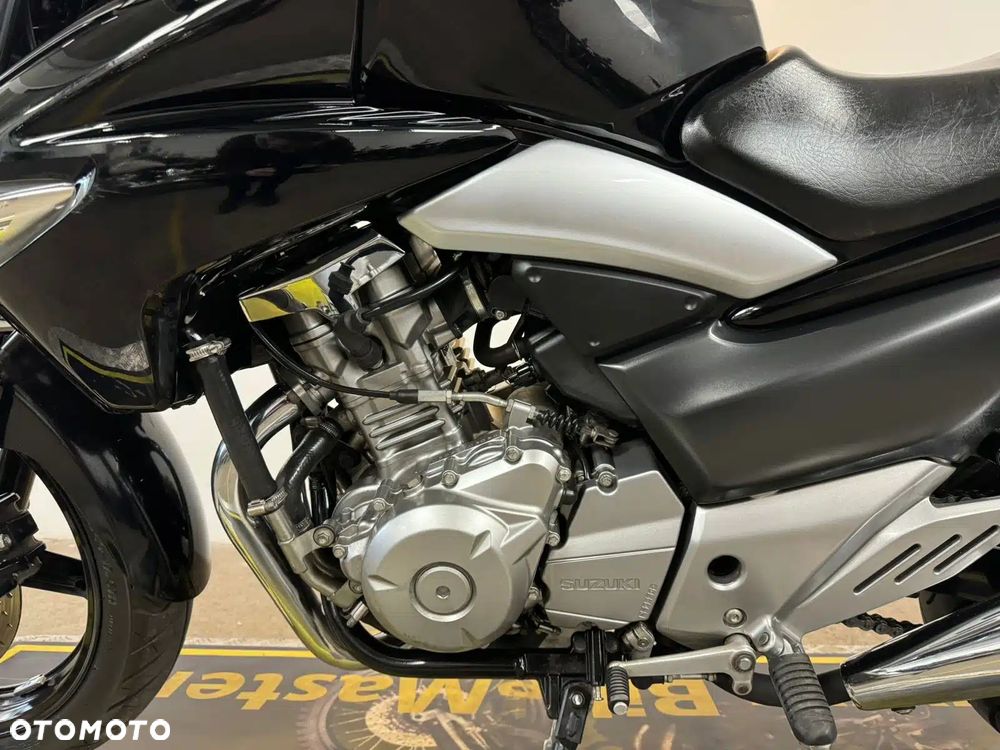 Suzuki GW 250 - 13