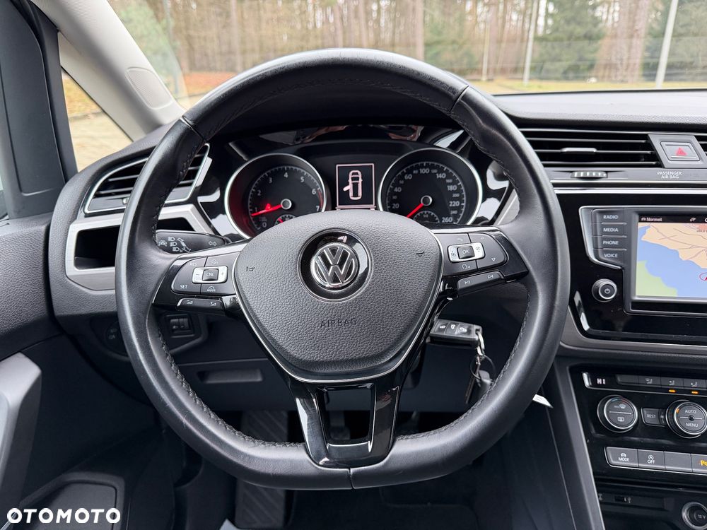 Volkswagen Touran - 24