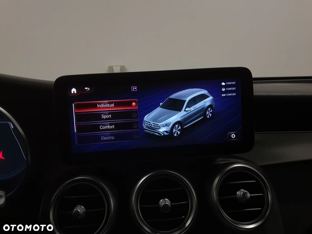 Mercedes-Benz GLC 300 de 4Matic 9G-TRONIC AMG Line Plus - 21