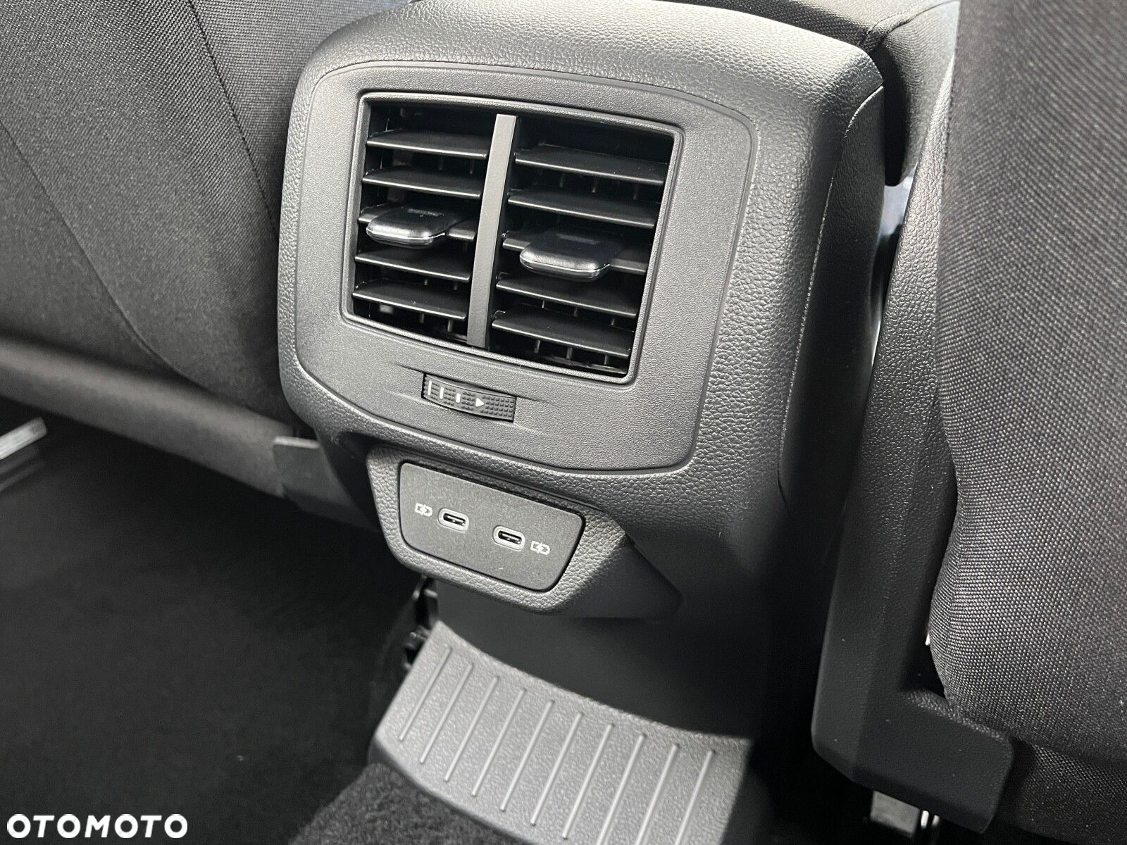 Volkswagen T-Roc 1.5 TSI Life Plus DSG - 23