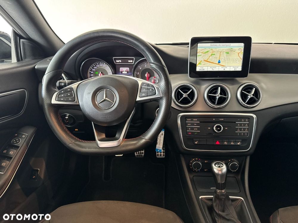 Mercedes-Benz CLA 180 AMG Line - 26