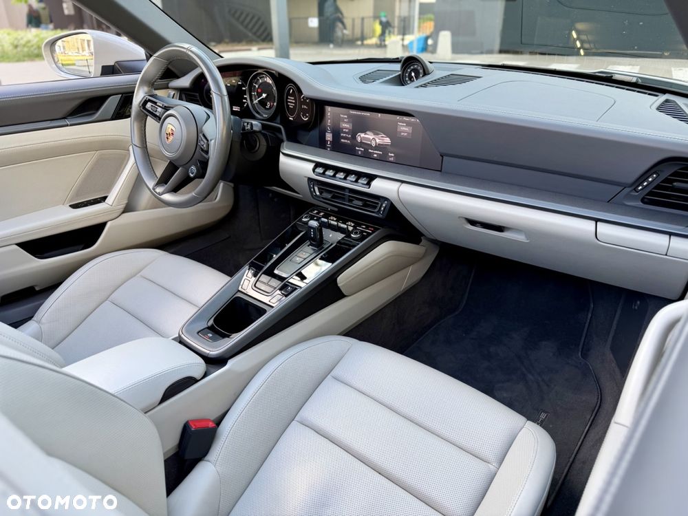 Porsche 911 Carrera 4S - 34