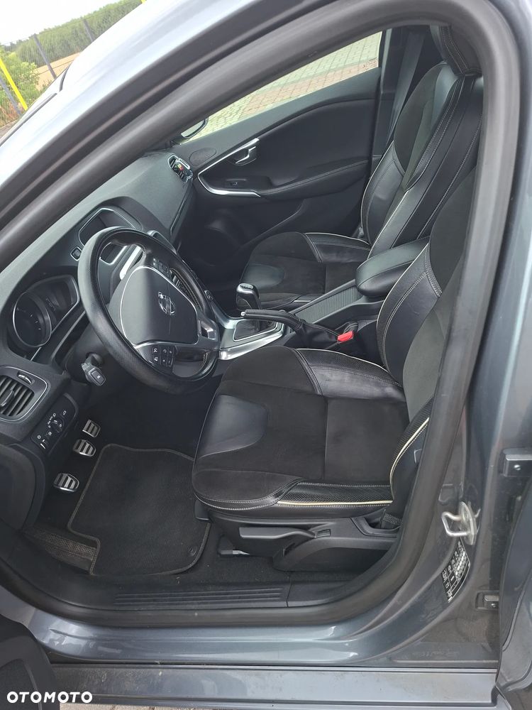 Volvo V40 D4 Drive-E R-Design Momentum - 11