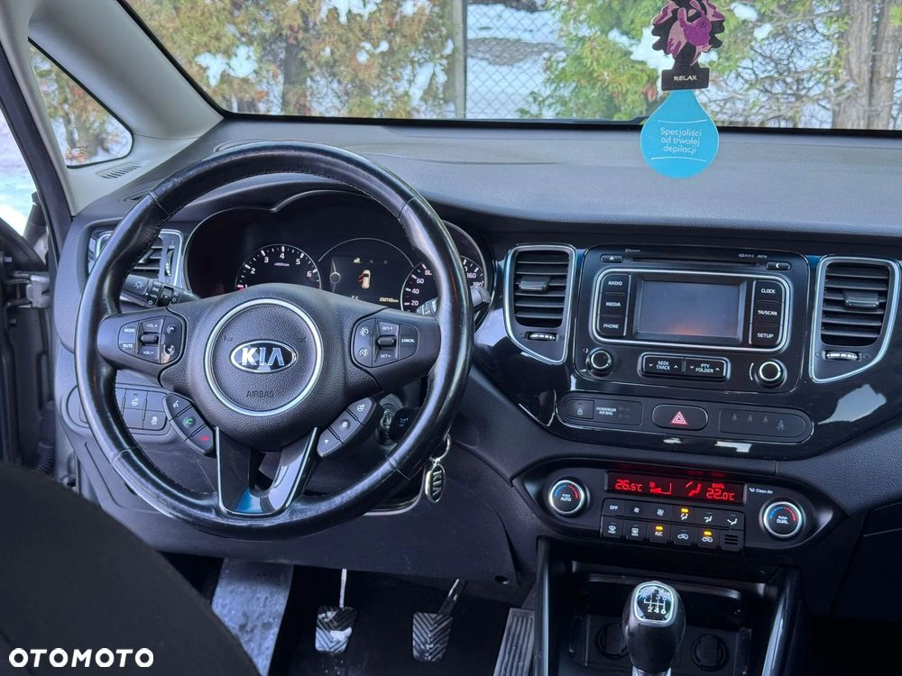 Kia Carens - 8