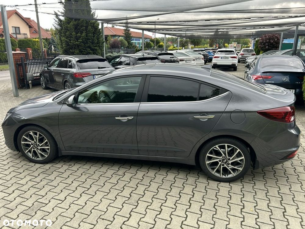 Hyundai Elantra - 11