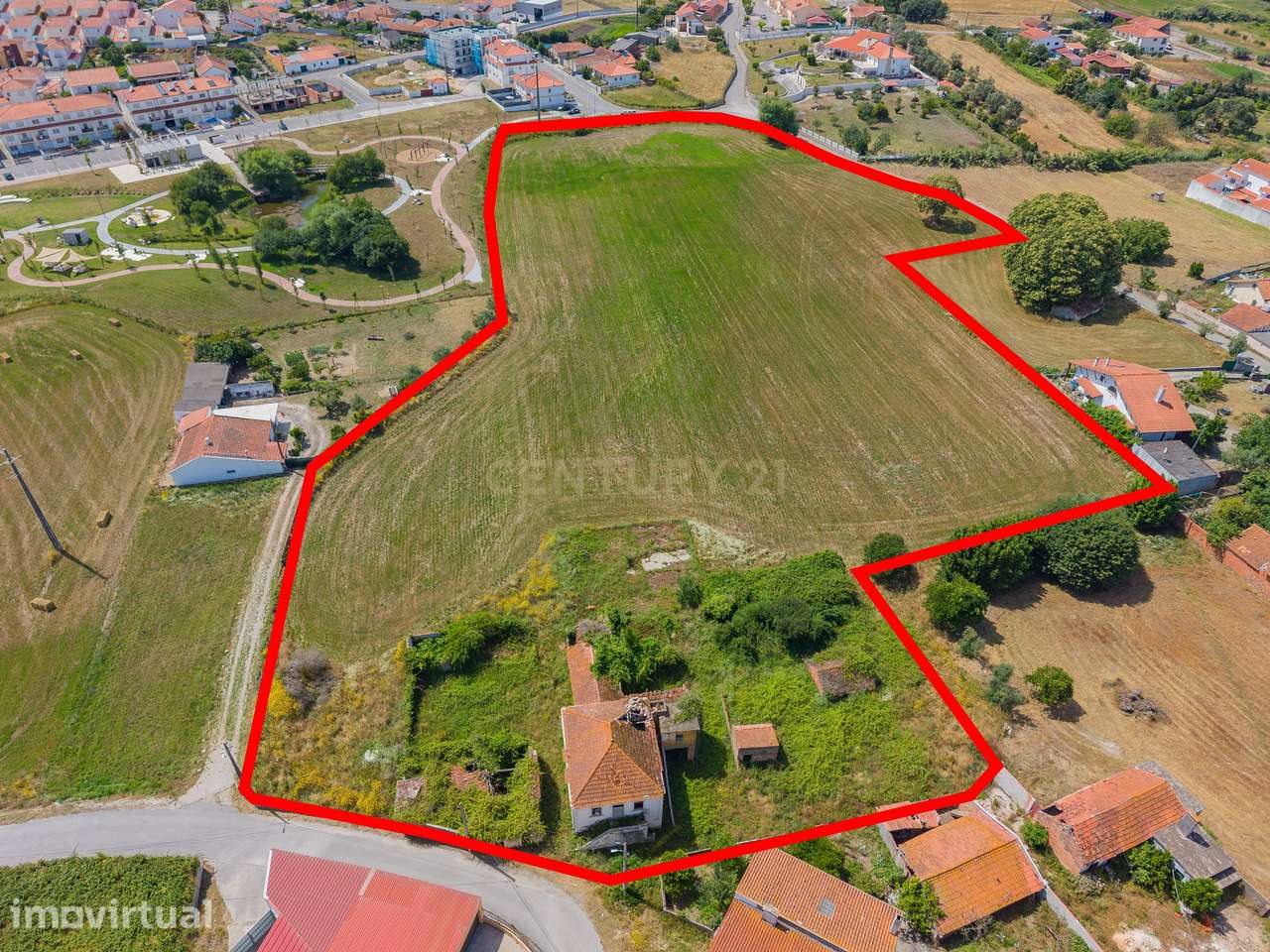 INVESTIMENTO COM ELEVADO POTENCIAL DE VALORIZAÇÃO - 2,3 HA - Grande imagem: 2/6