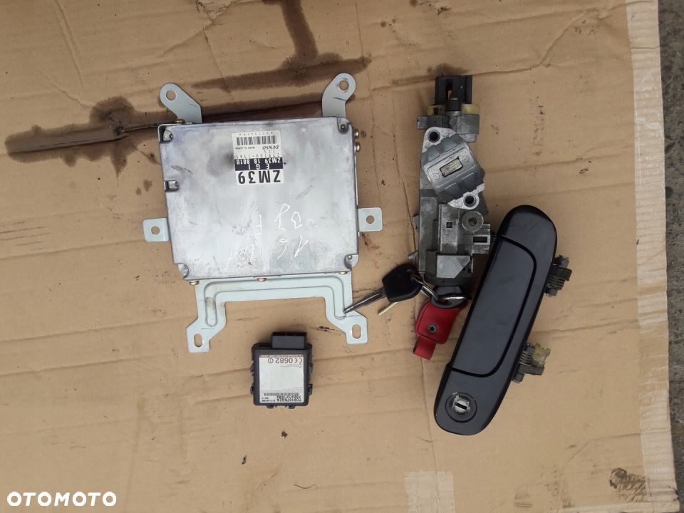 Mazda 323 323f 00-03 Komputer Sterownik 1.6 ZM39 - 1