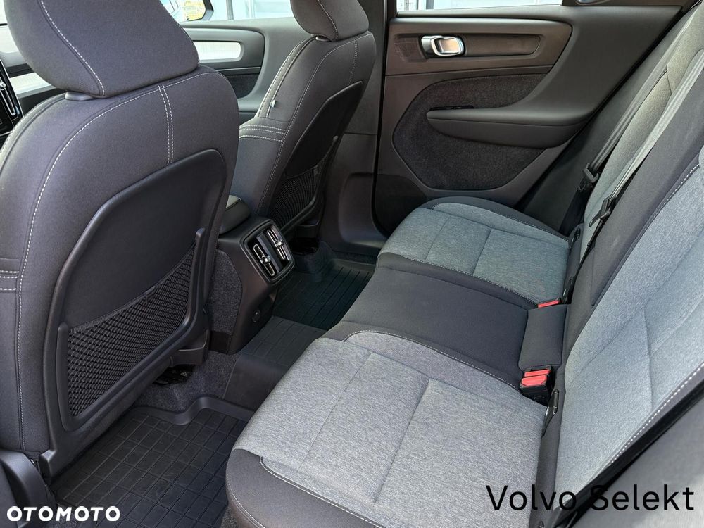 Volvo XC 40 B3 Plus Dark - 24