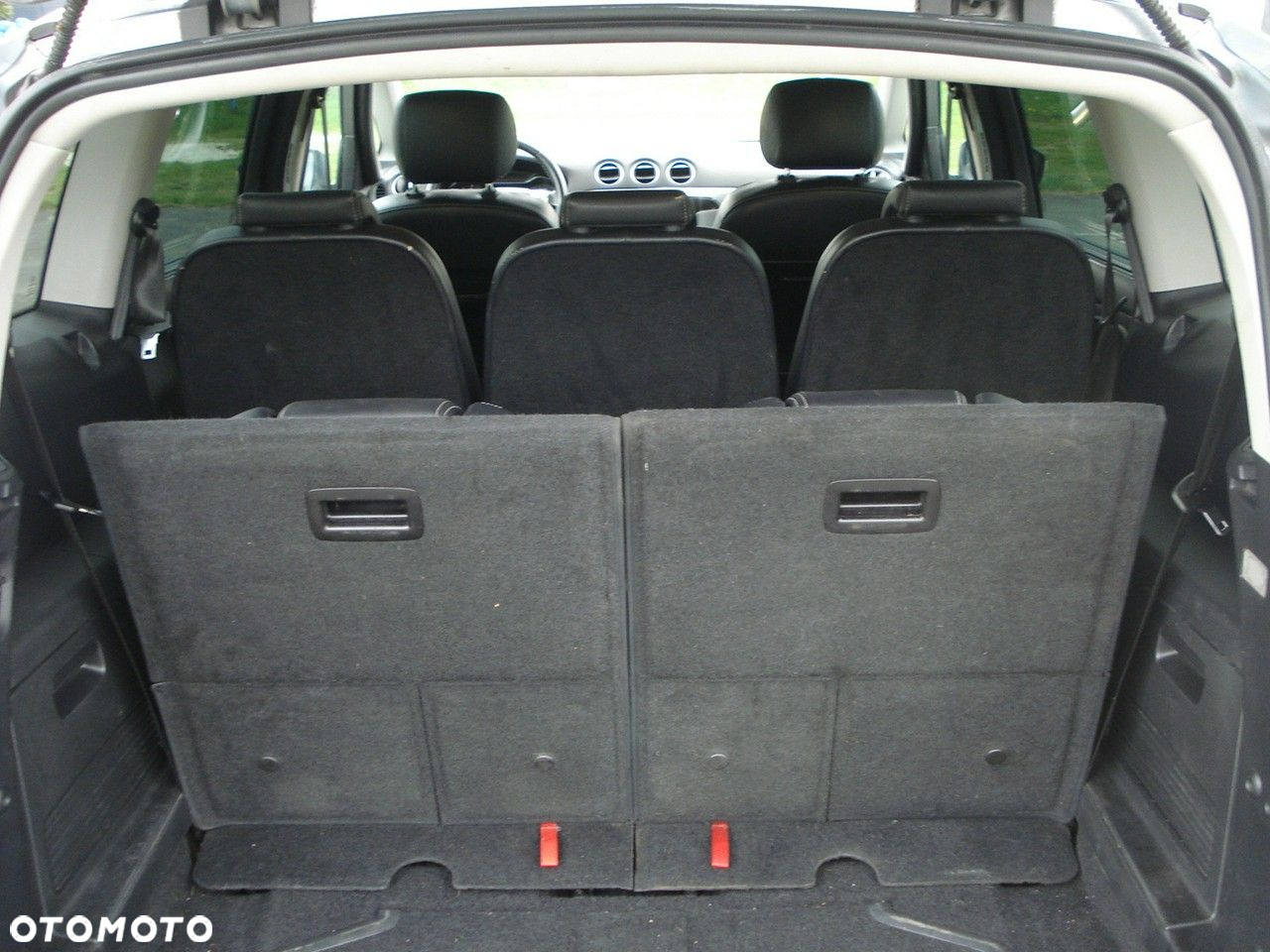 Ford S-Max - 13