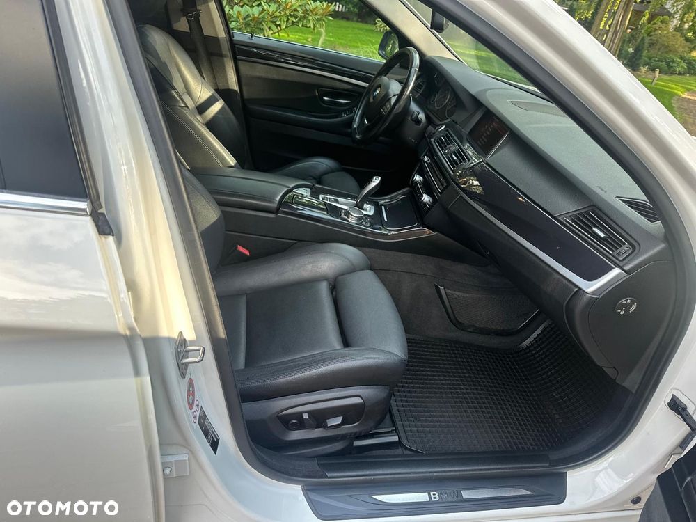 BMW Seria 5 530d xDrive Sport-Aut Modern Line - 14
