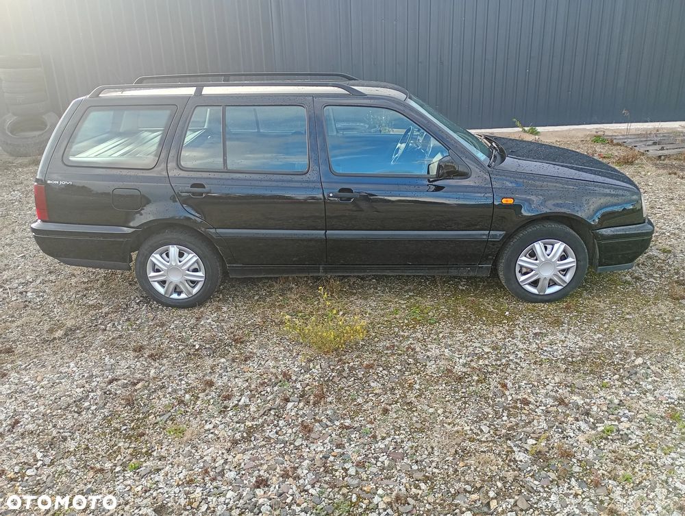 Volkswagen Golf - 1