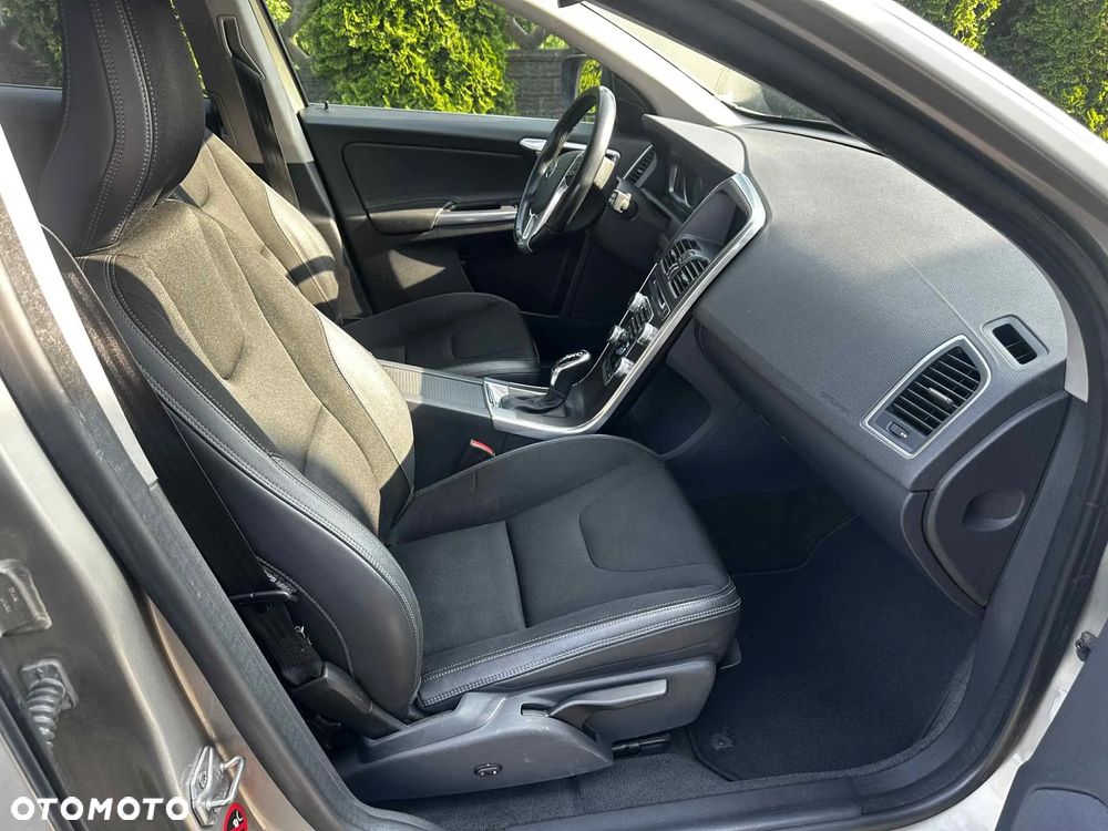 Volvo XC 60 D4 Drive-E Momentum - 11