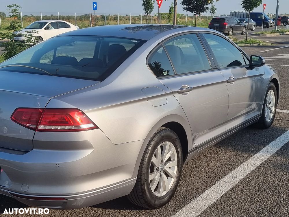 Volkswagen Passat 2.0 TDI Trendline - 24