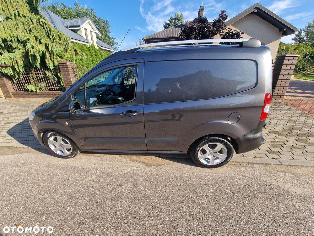 Ford Transit Courier - 11