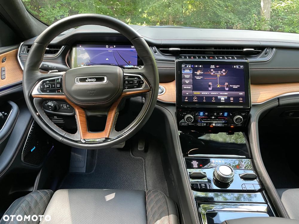 Jeep Grand Cherokee - 12