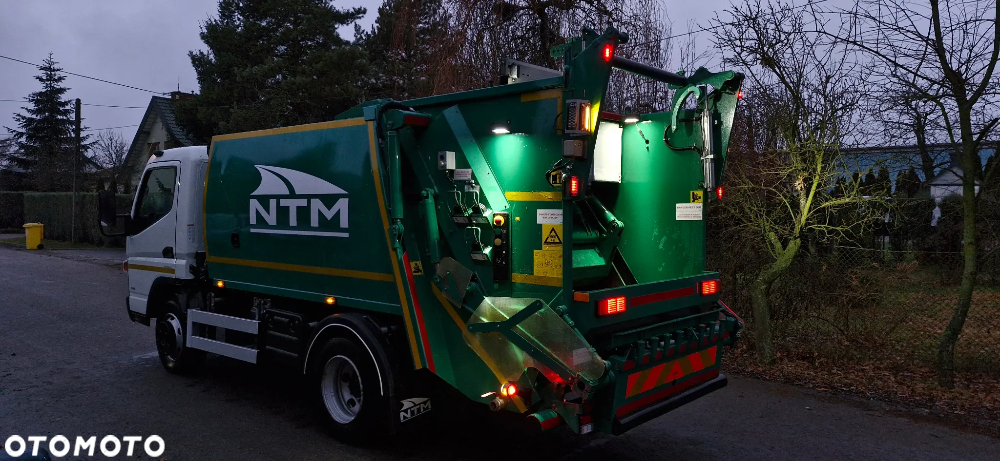Mitsubishi FUSO - 3