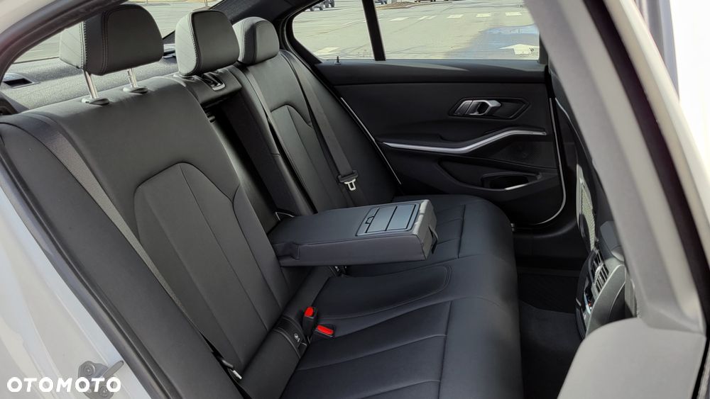 BMW Seria 3 - 16