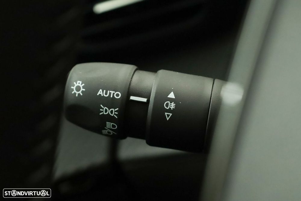 Peugeot e-2008 54 kWh Allure - 18