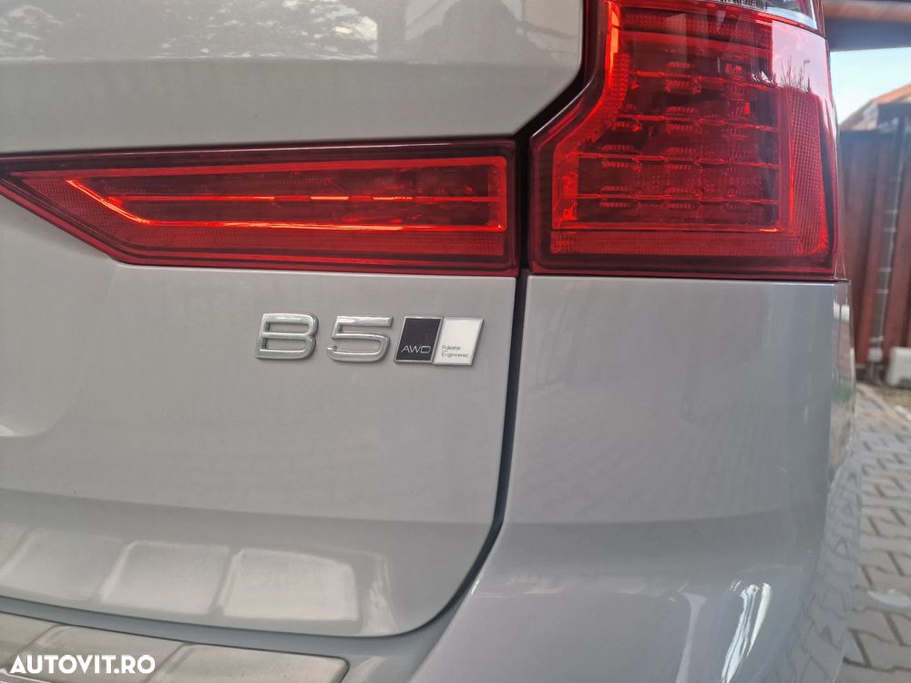Volvo XC 60 B5 AT AWD MHEV Ultra Dark - 12