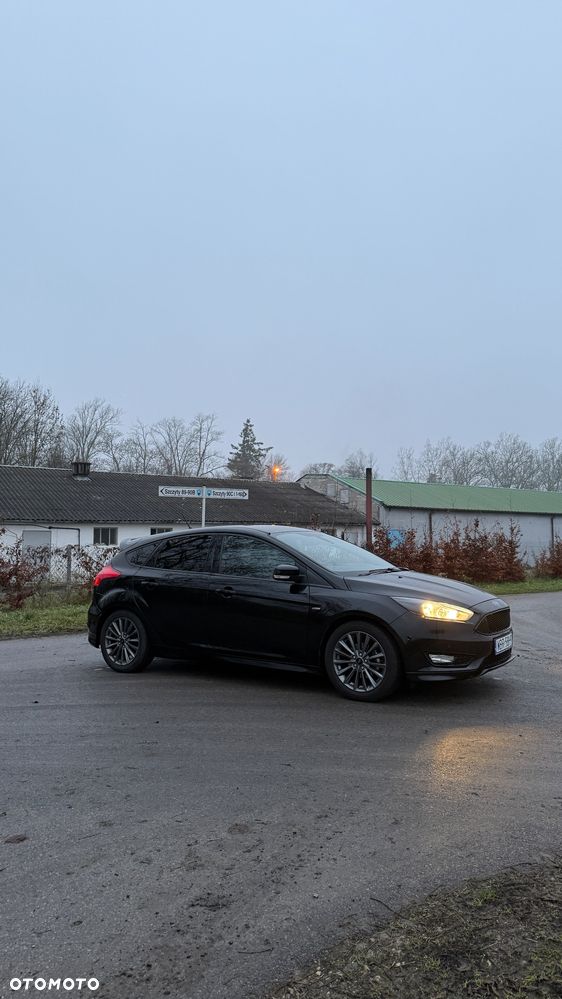 Ford Focus 1.0 EcoBoost Start-Stopp-System ST-LINE STYLE - 2