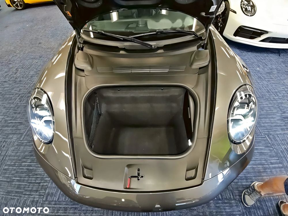Porsche 911 Carrera - 12