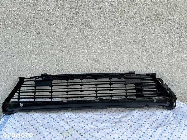 OPEL COMBO E PROACE CITY KRATKA ZDERZAKA ATRAPA ŚRODKOWA 9818196480