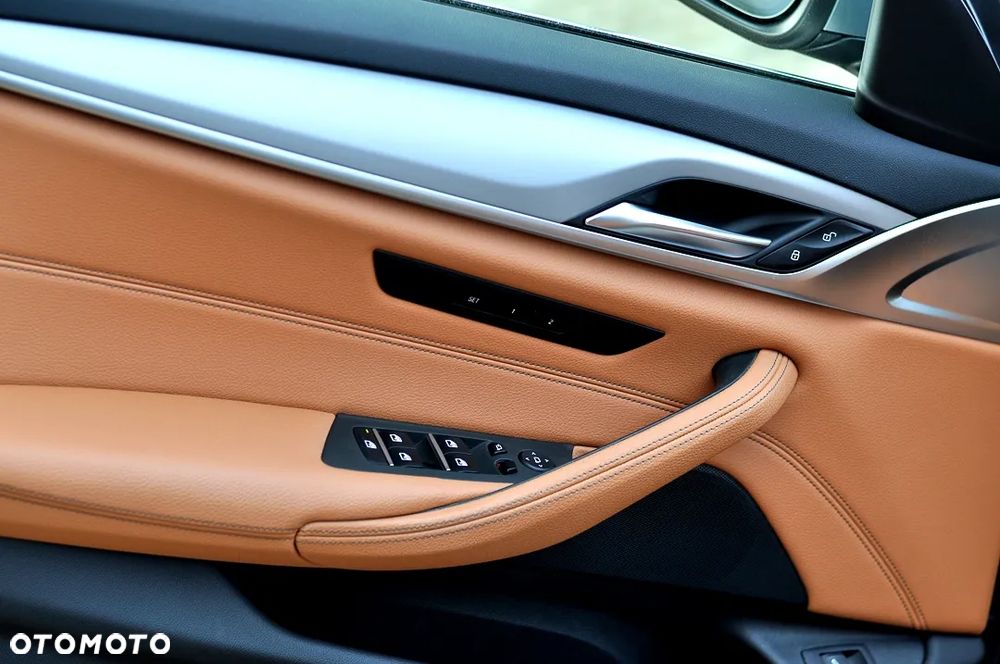 BMW Seria 5 520i - 14